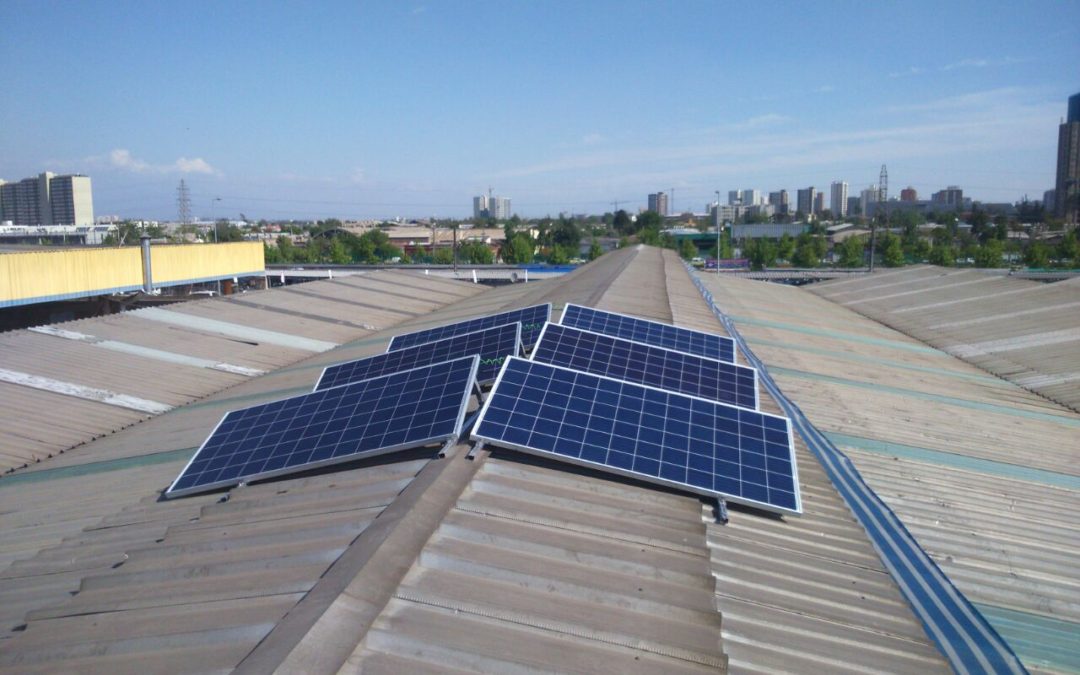 SSF Galpón Nuevo Amanecer Diseño, instalación e inscripción de sistema fotovoltaico de 2 kWp para cooperativa de almaceneros en el barrio Franklin, ubicado en la comuna de Santiago.
